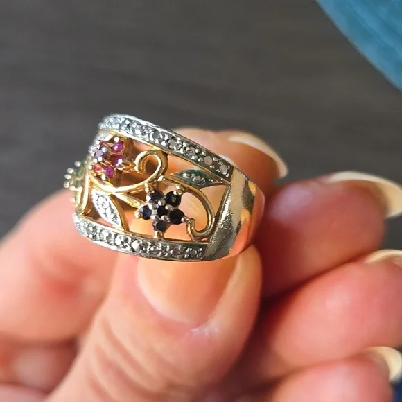 Elegant Gold and Silver Floral Ring. Size 8 - Picture 4 of 7